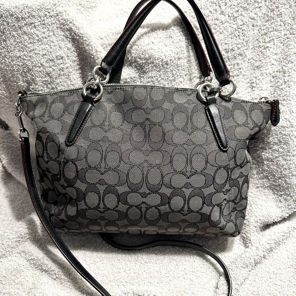 Coach - Picture 2 of 5
